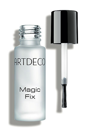 Perfekt für Gesichtsmasken-Trägerinnen: ARTDECO Magic Fix fixiert Lippenstift.